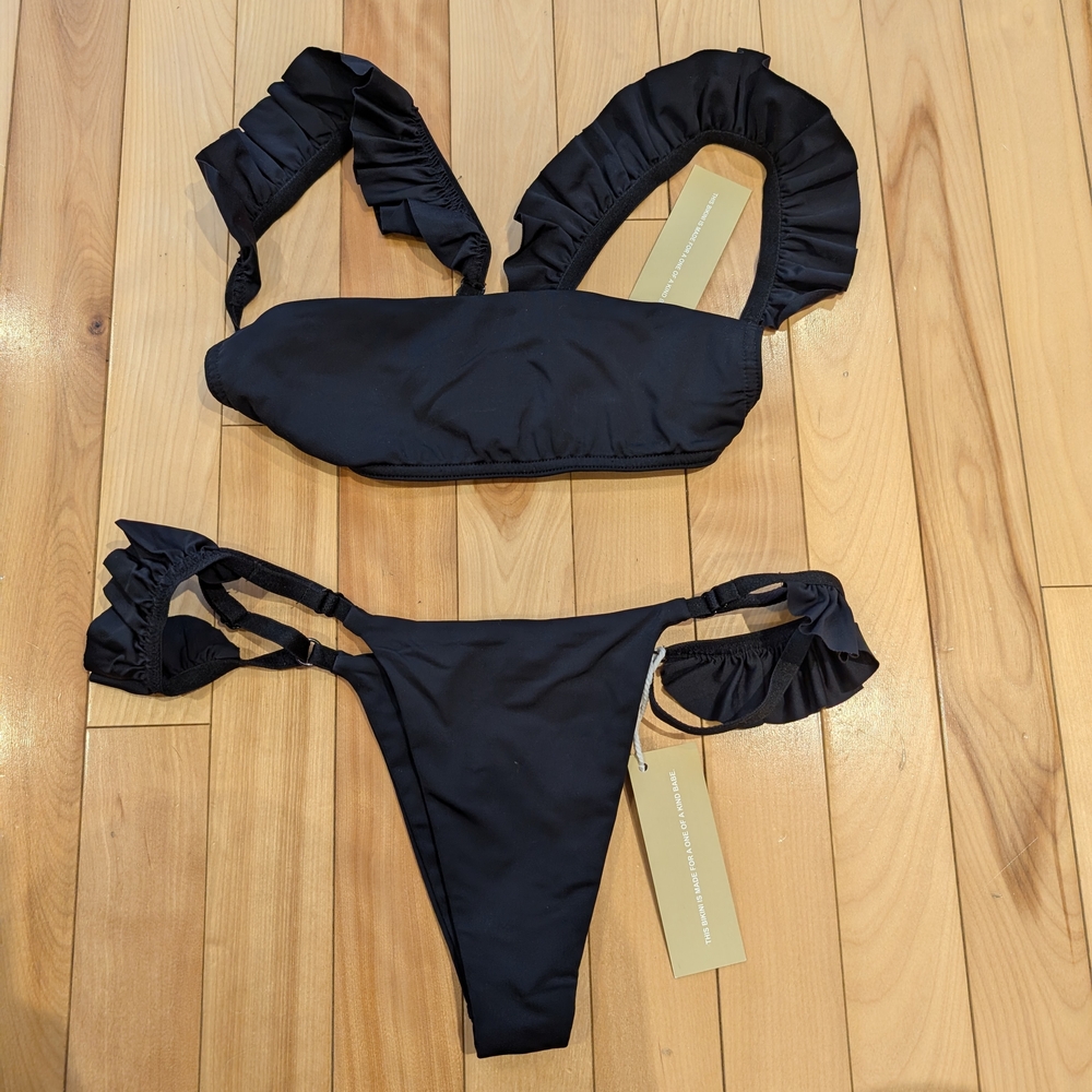 Elegant Black Ruffled Bikini